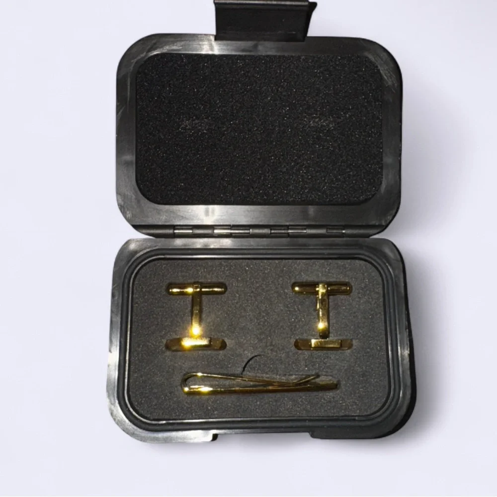Ridge 24K Gold - Cufflinks & Tie Bar Set was told that set has 1/8th ounce gold - Picture 4 of 12